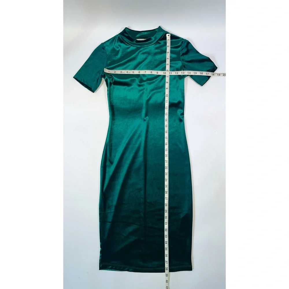 Zara Velvet Dress in Emerald Green (Size: S) - Picture 3 of 6